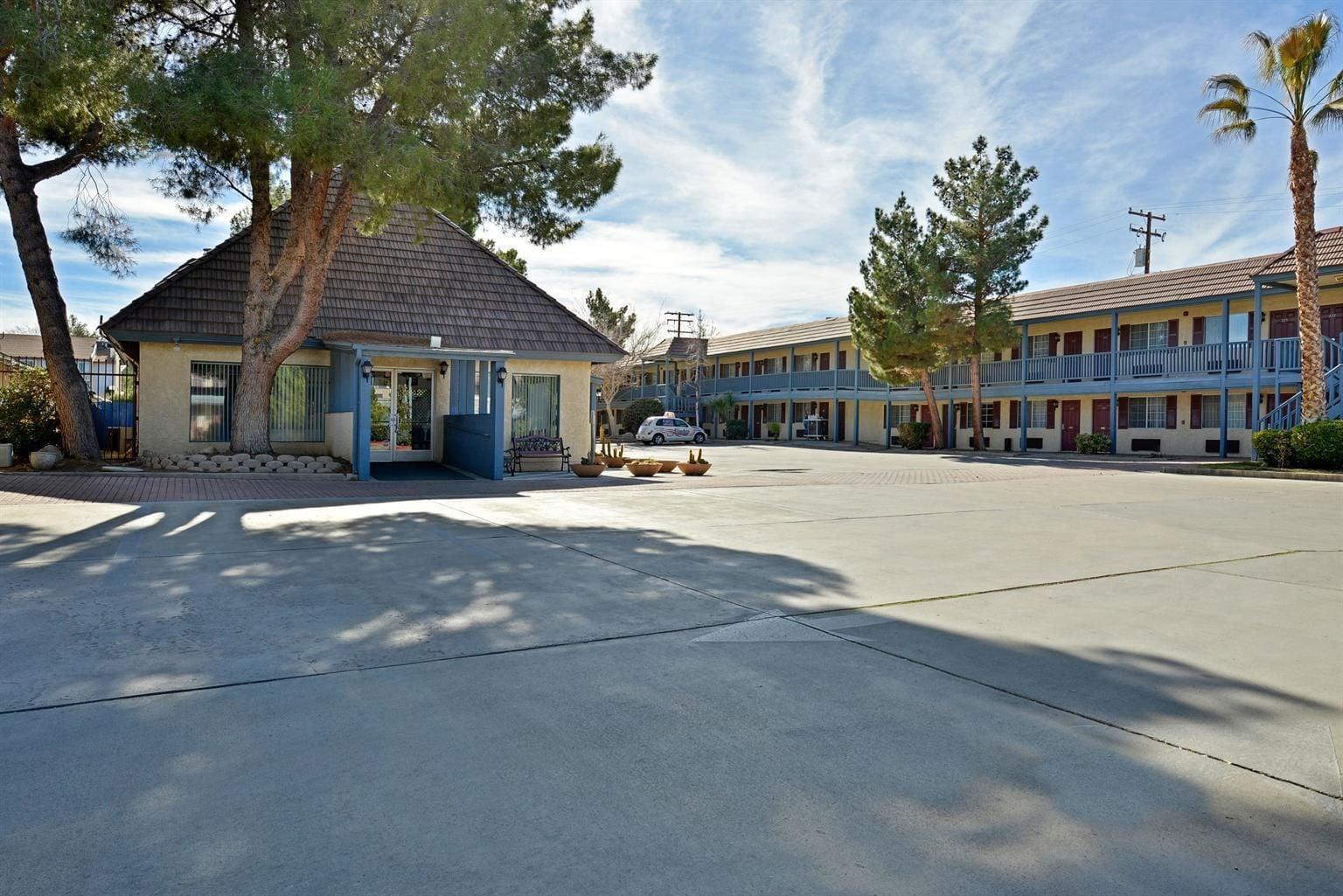 Americas Best Value Inn & Suites - Lancaster Exterior photo